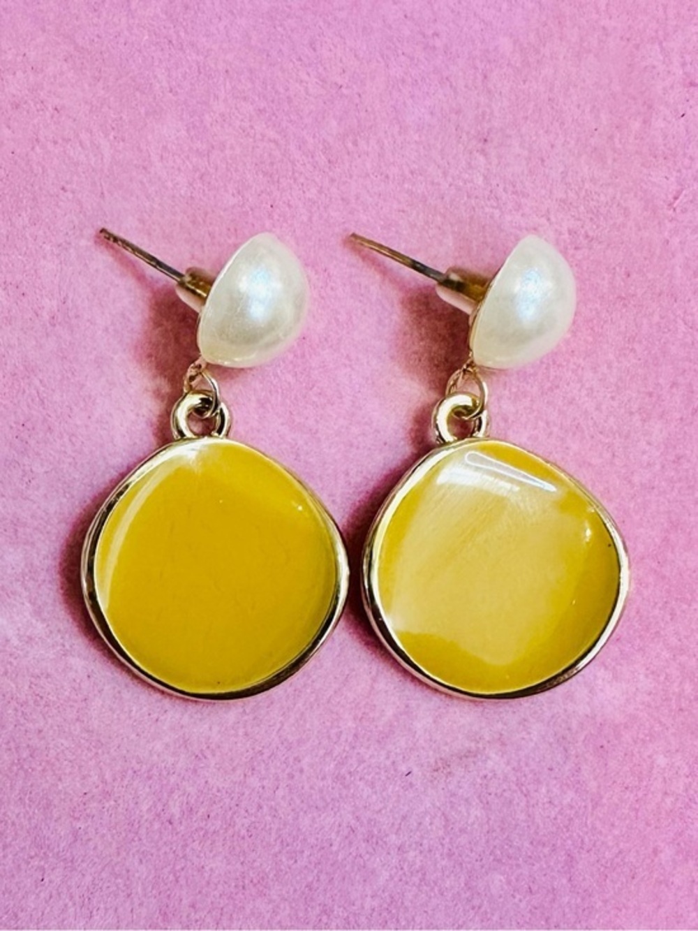 NWT Pearl & Mustard Yellow Resin Drop Earrings